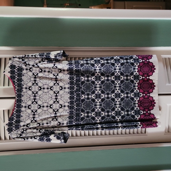 Women's s/s dress, with cream lining,  gold zipper back. - Picture 1 of 7